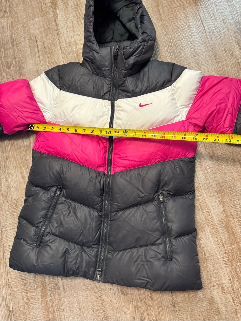 Nike Women's Black, Hot Pink & White Chevron Puffer Jacket with Hood 550 - Picture 2 of 8